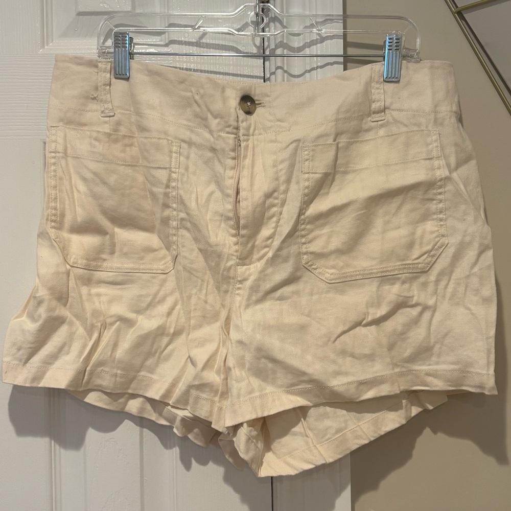 Anthropologie Paper Bag shorts in cream color